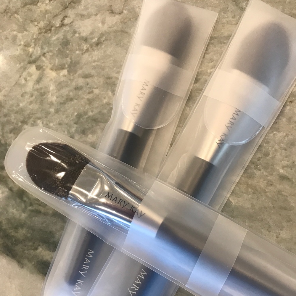 Mary Kay Liquid Foundation brush NIB